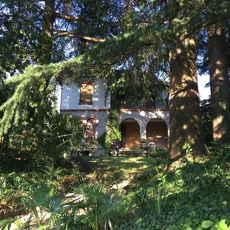 Vila Velia Lierna